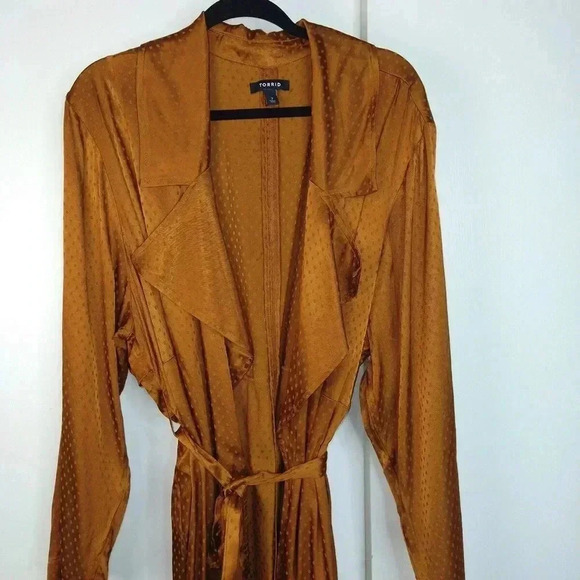 Torrid 
Copper Dotted Jacquard Self Tie Trench jacket - Picture 4 of 15